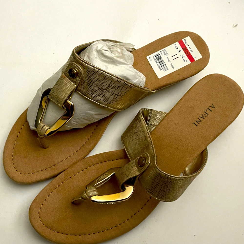 Anfani Sandals